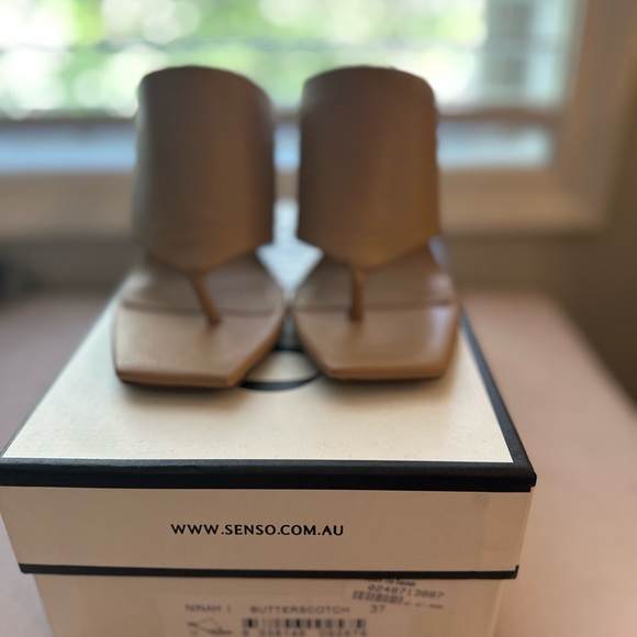 Senso Elegant Tan Women's Sandals - Picture 4 of 4